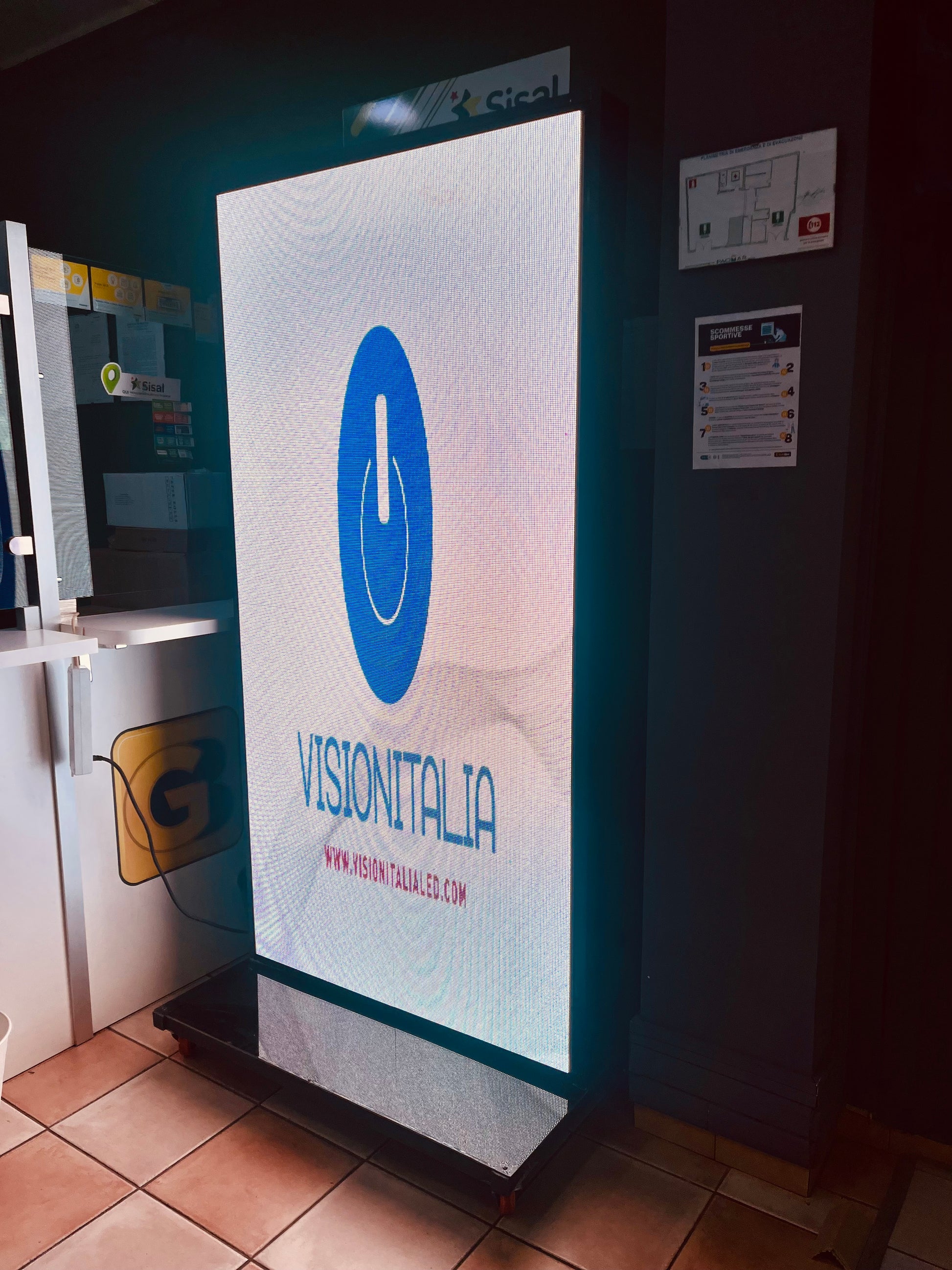 VETRINALED 200(B)X200(H)CM.